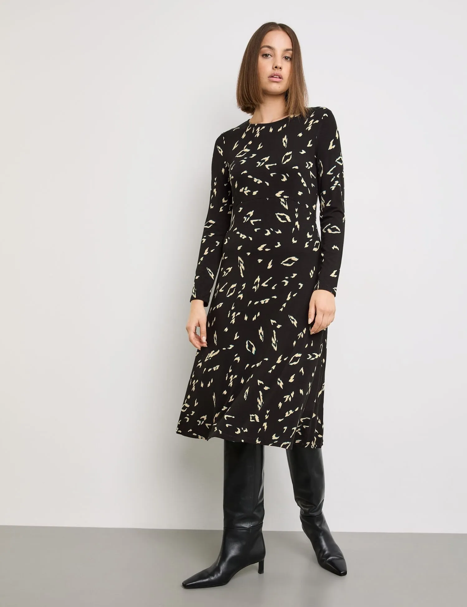 Shirt dress with long sleeves