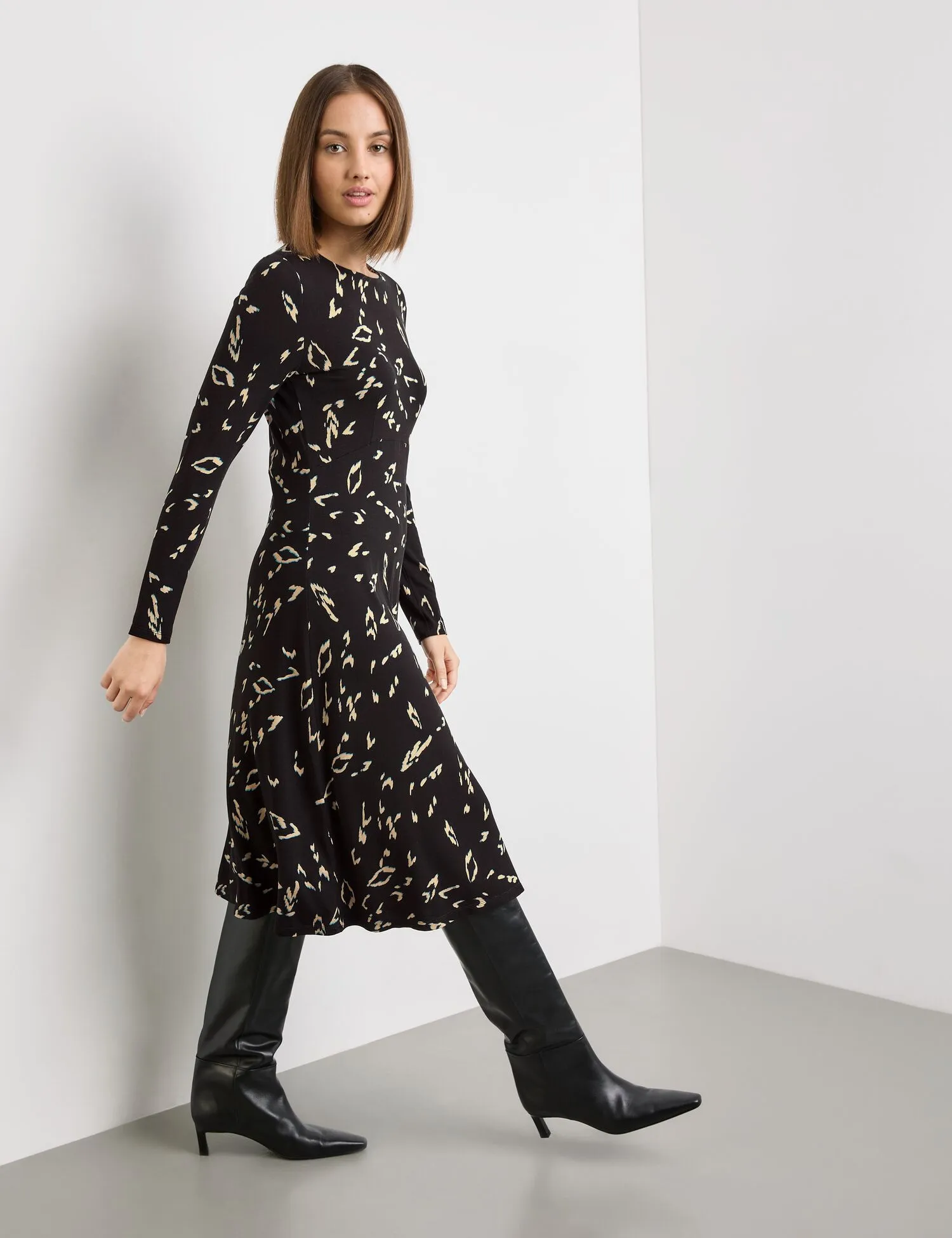 Shirt dress with long sleeves