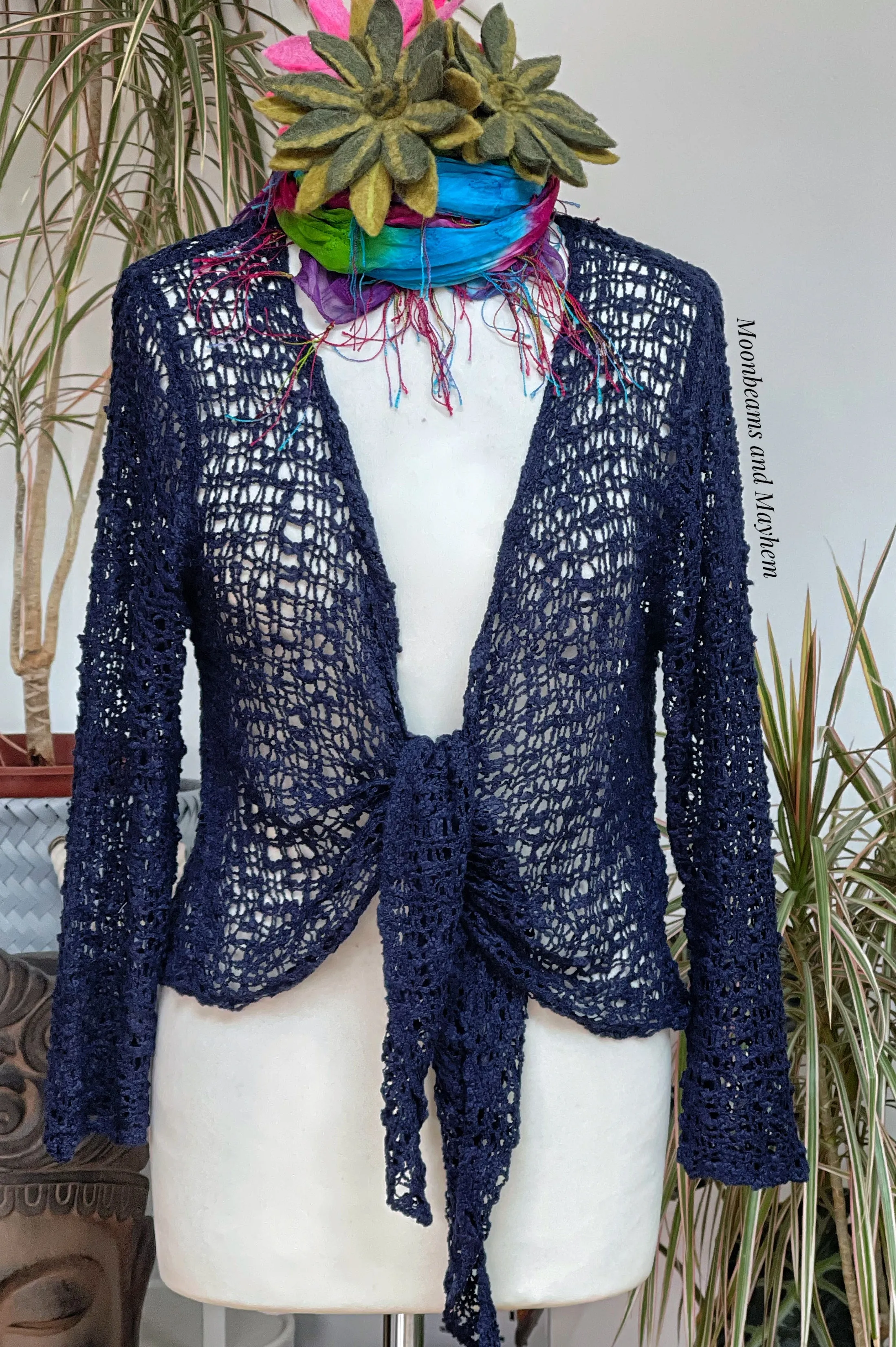 STUNNING LOOSE WEAVE NAVY BLUE SHRUG / CARDIGAN