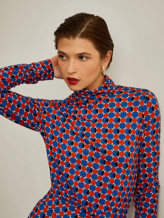 Turtleneck sweater with geometric pattern